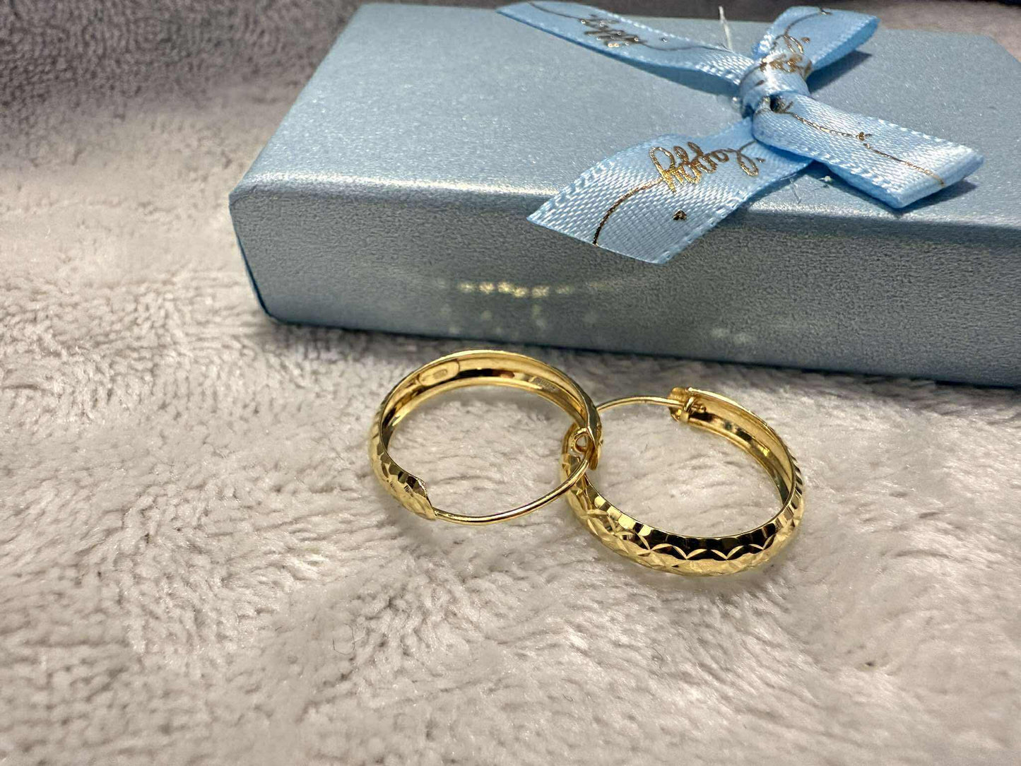 18K Gold Loop Earrings – Classic Hoops for Effortless Everyday Elegance