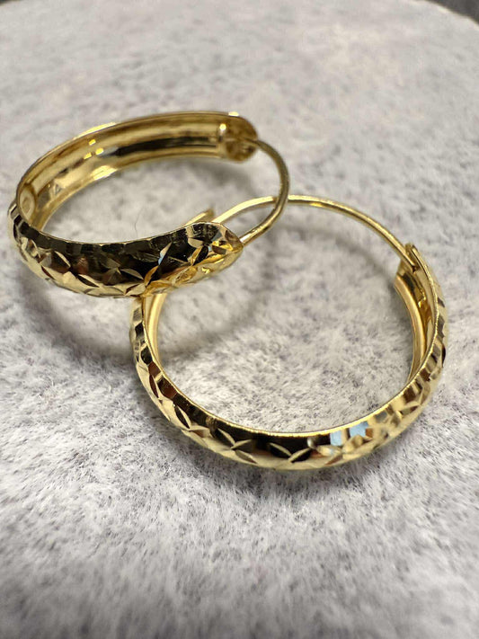 18K Gold Loop Earrings – Classic Hoops for Effortless Everyday Elegance