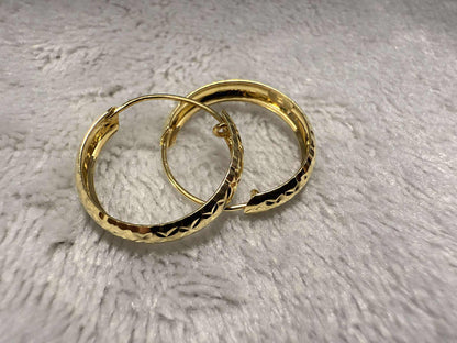 18K Gold Loop Earrings – Classic Hoops for Effortless Everyday Elegance