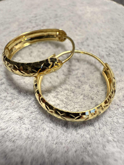 18K Gold Loop Earrings – Classic Hoops for Effortless Everyday Elegance