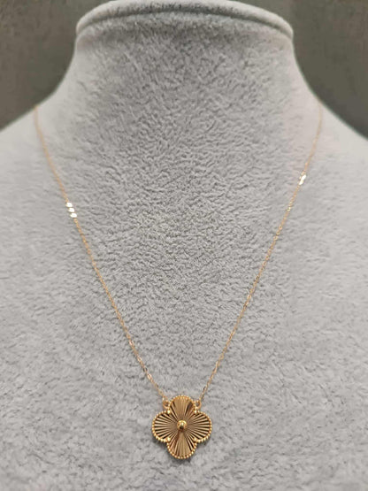 18K Gold VCA Center Necklace – Minimal Elegance with Signature Style