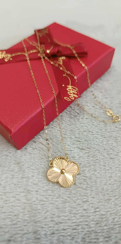 18K Gold VCA Center Necklace – Minimal Elegance with Signature Style